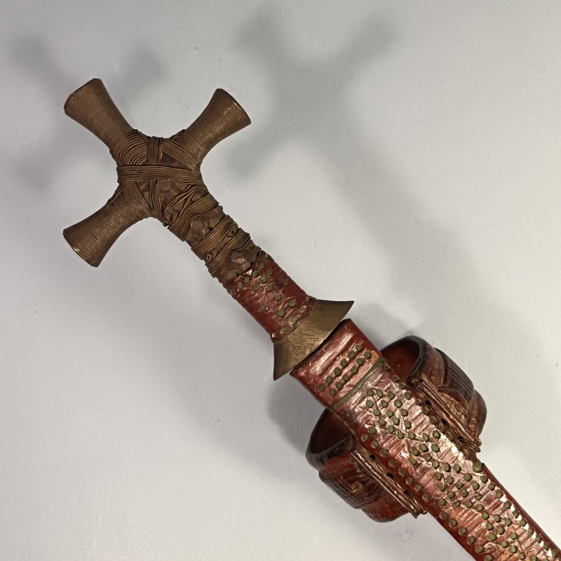 COUTEAU OU POIGNARD DE BRAS AFRICAIN TOUAREG OU PEUL TELEK OU GOZMA POIGNEE EN CROIX